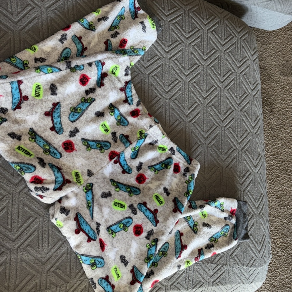 Boys pj skateboarding alien pajama set - Picture 2 of 8